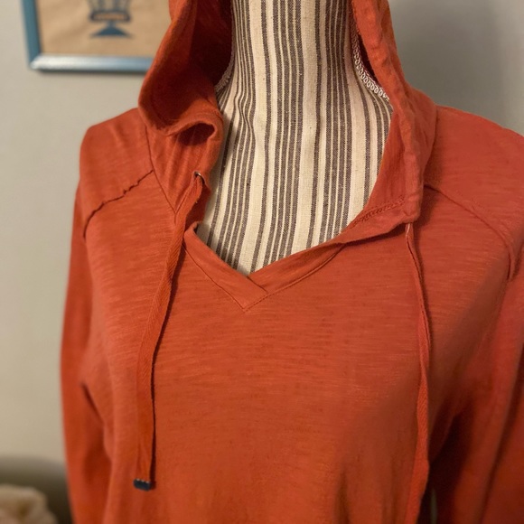 LOGO by Lori Goldstein long sleeve slub knit hoodie with hi/low hemline - Picture 2 of 5